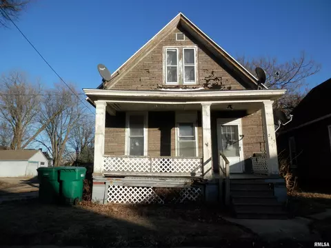 215 Cottage Ave, Galesburg, IL 61401