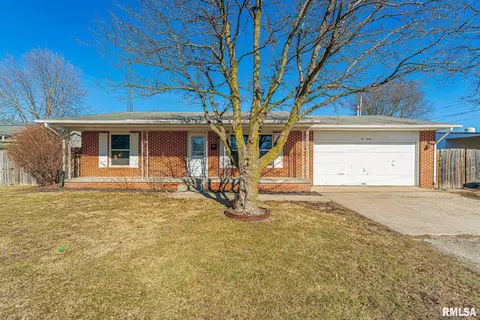 220 Burlington St, Lincoln, IL 62656