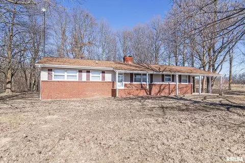 21188 Indian Point Ave, Petersburg, IL 62675