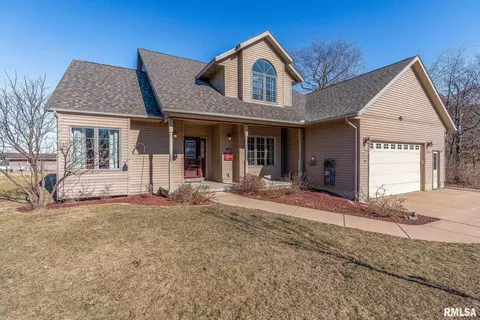 1062 Lakeview Rd S, Dahinda, IL 61428