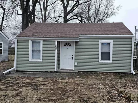 Exterior - 1832 N 20th St, Springfield, IL 62702 photo 2 of 2