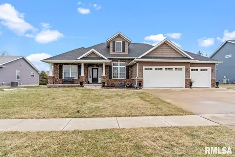 316 Manor Hill Dr, Chatham, IL 62629