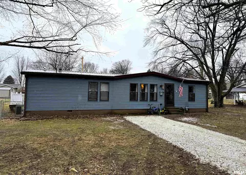 819 E Pine St, Mason City, IL 62664