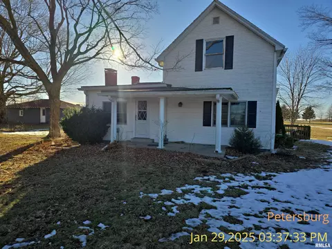 601 12 S Shore Dr, Petersburg, IL 62675