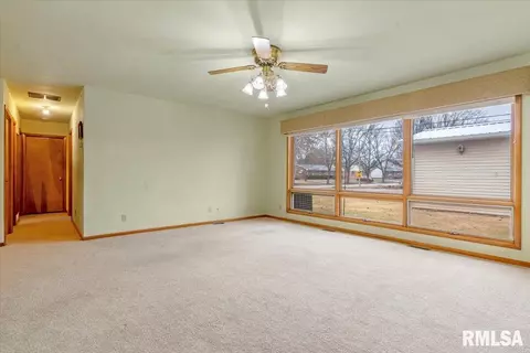 Living - 2101 Blackhawk Ave, Springfield, IL 62702 photo 4 of 6