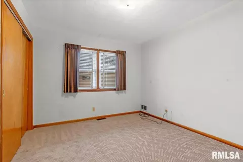 Bedroom - 2101 Blackhawk Ave, Springfield, IL 62702 photo 1 of 7
