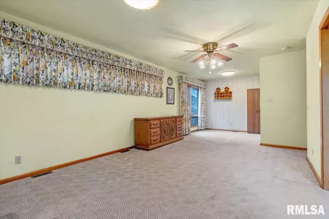 Living - 2101 Blackhawk Ave, Springfield, IL 62702 photo 5 of 6