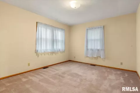 Bedroom - 2101 Blackhawk Ave, Springfield, IL 62702 photo 3 of 7