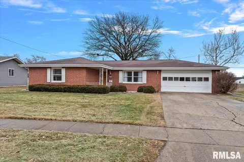 621 Pauline St, Taylorville, IL 62568
