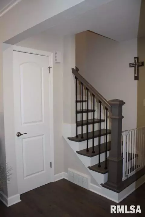 Entry Way - 1916 Hamilton Ct, Springfield, IL 62704 photo 3 of 3