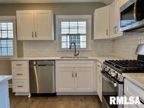 Entry Way - 1916 Hamilton Ct, Springfield, IL 62704 photo 1 of 3