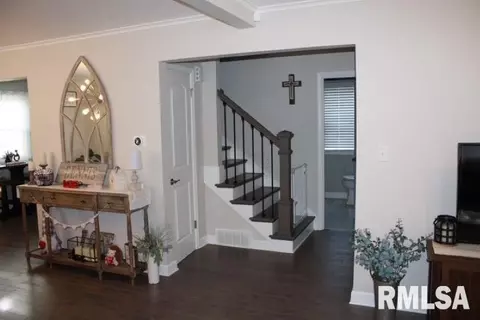 Entry Way - 1916 Hamilton Ct, Springfield, IL 62704 photo 2 of 3