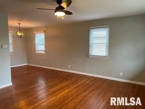 Living - 6 Monica Ln, Springfield, IL 62702 photo 1 of 3