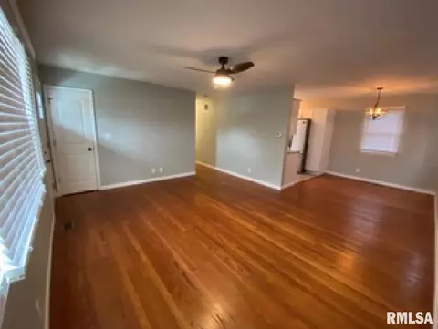 Living - 6 Monica Ln, Springfield, IL 62702 photo 3 of 3