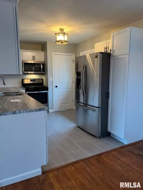 Kitchen - 6 Monica Ln, Springfield, IL 62702 photo 1 of 2