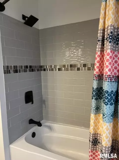 Bath - 6 Monica Ln, Springfield, IL 62702 photo 2 of 2