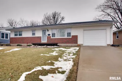 831 Santa Maria Dr, Quincy, IL 62305