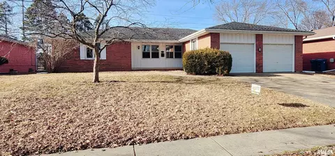 2617 Delaware Dr, Springfield, IL 62702