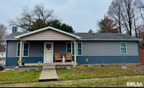 801 Borah St, Tovey, IL 62570