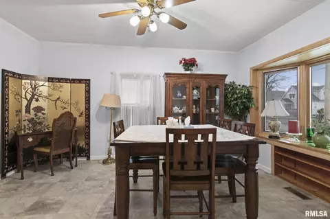 Dining - 2012 S Pasfield St, Springfield, IL 62704 photo 2 of 4