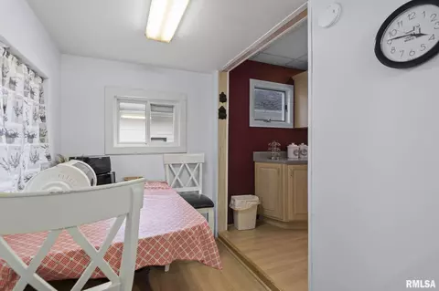 Dining - 2012 S Pasfield St, Springfield, IL 62704 photo 4 of 4
