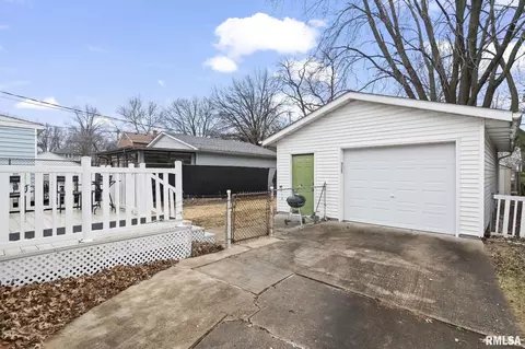 Exterior - 2012 S Pasfield St, Springfield, IL 62704 photo 2 of 6