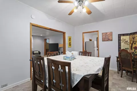Dining - 2012 S Pasfield St, Springfield, IL 62704 photo 3 of 4