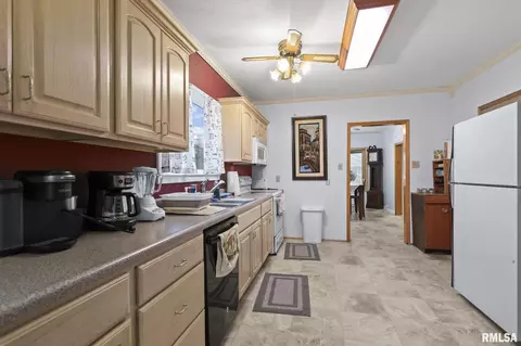 Entry Way - 2012 S Pasfield St, Springfield, IL 62704 photo 1 of 1