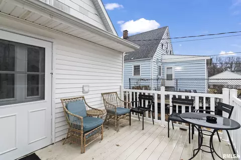 Exterior - 2012 S Pasfield St, Springfield, IL 62704 photo 3 of 6
