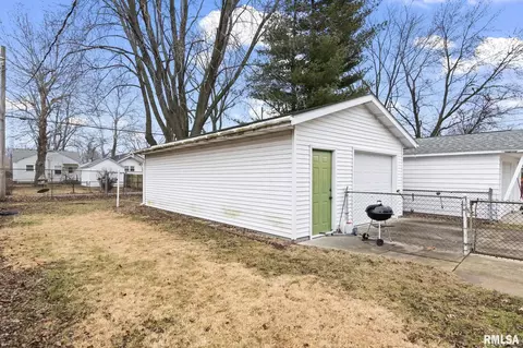 Exterior - 2012 S Pasfield St, Springfield, IL 62704 photo 5 of 6