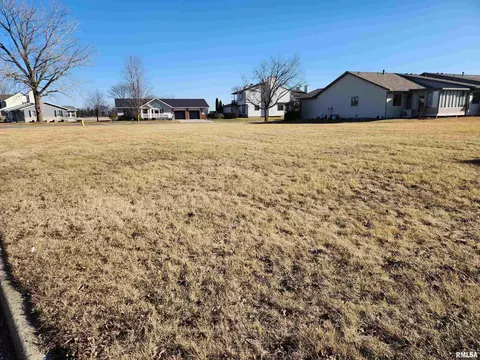 2355 Railsplitter Ave, Lincoln, IL 62656