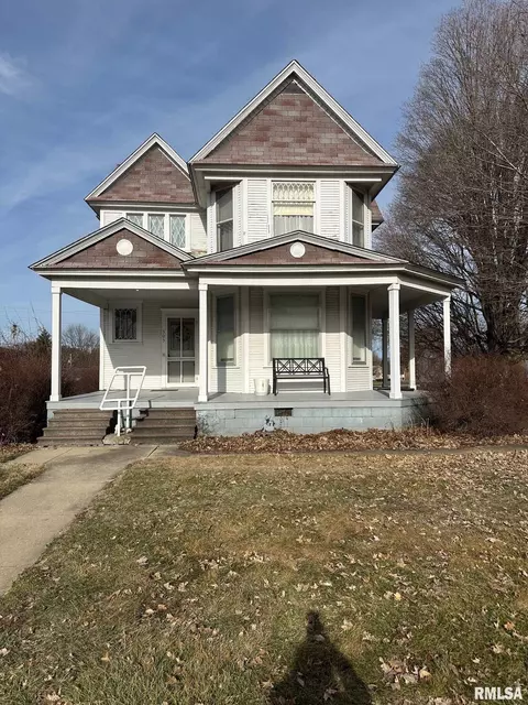 305 Carlin St, Morrisonville, IL 62546
