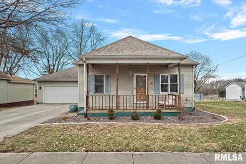 31 N 2nd St, Divernon, IL 62530