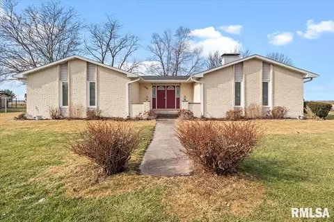 508 Red Bud Ln, Auburn, IL 62615
