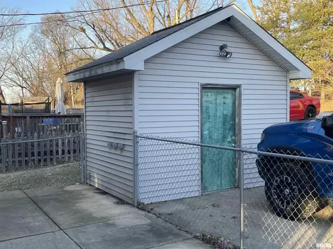 Exterior - 2300 N 3rd St, Springfield, IL 62702 photo 3 of 3