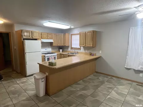 Kitchen - 2300 N 3rd St, Springfield, IL 62702 photo 1 of 4