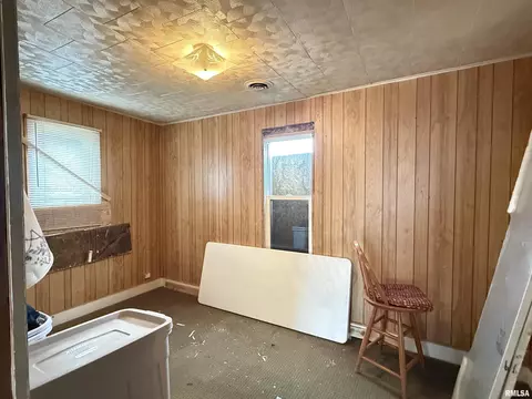 Bedroom - 916 W Maple Ave N, Springfield, IL 62702 photo 1 of 2
