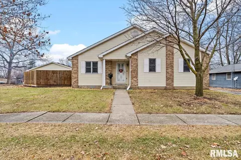 1033 N Noble St, Virden, IL 62690