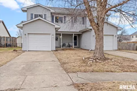 305 Wintergreen Dr, Chatham, IL 62629