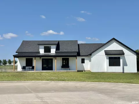 102 Manderley Ln, Liberty, IL 62347