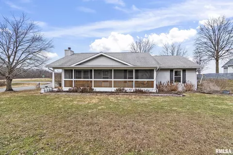100 Tomahawk Dr, Divernon, IL 62530