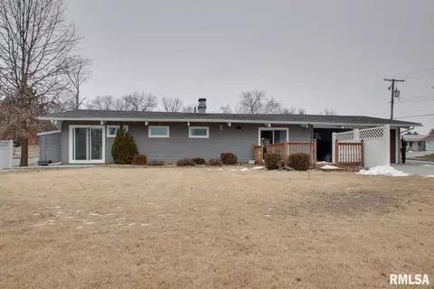 728 Ridgewood Dr, Quincy, IL 62301