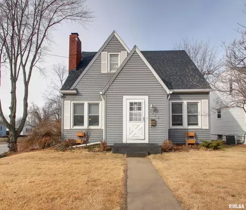 1030 S 21st St, Quincy, IL 62301