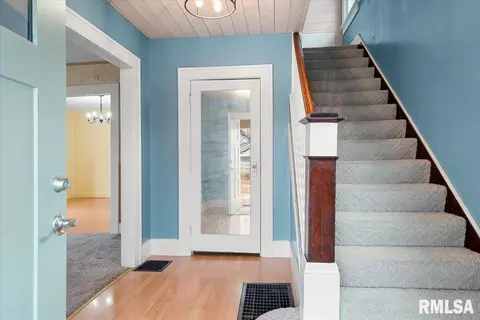Entry Way - 2449 Yale Blvd, Springfield, IL 62703 photo 2 of 5