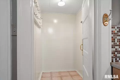 Entry Way - 2449 Yale Blvd, Springfield, IL 62703 photo 5 of 5