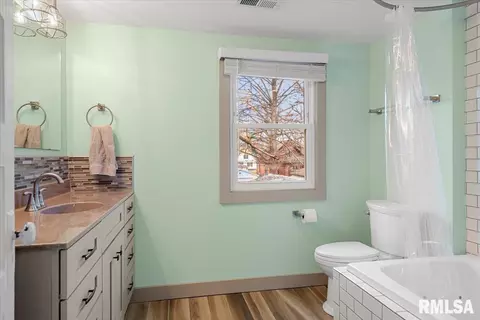 Bath - 2449 Yale Blvd, Springfield, IL 62703 photo 1 of 2