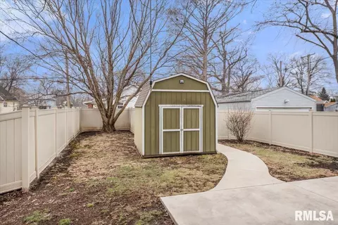 Exterior - 2449 Yale Blvd, Springfield, IL 62703 photo 3 of 6
