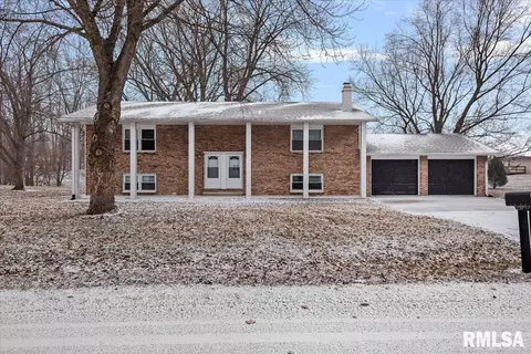 14446 Pioneer Dr # -8, Athens, IL 62613