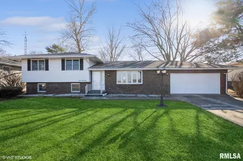 1328 Feldman Dr, Lincoln, IL 62656