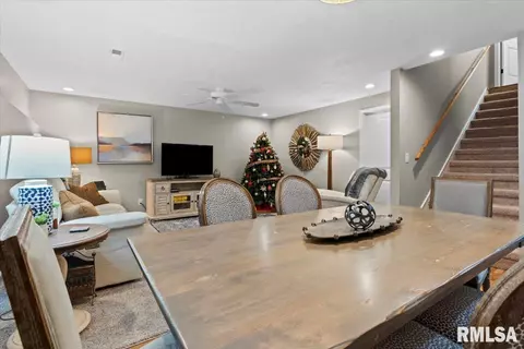 Dining - 4200 Amy Ct, Springfield, IL 62711 photo 3 of 3